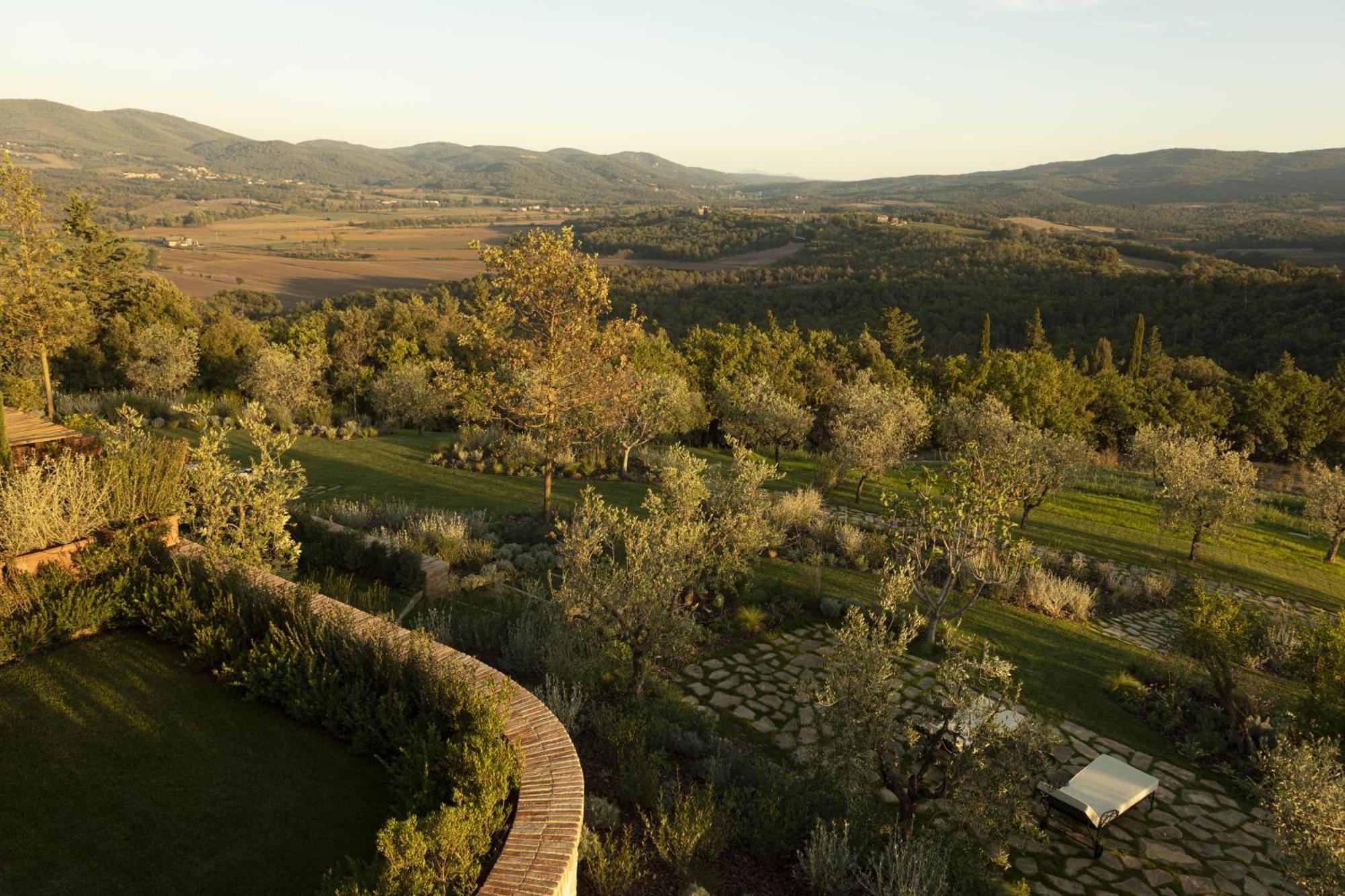 Castello Di Casole, A Belmond Hotel, Tuscany Casole d'Elsa Exterior photo